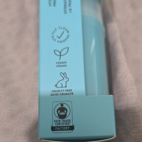 ELF Blue Makeup Primer for a Flawless Finish - Picture 4 of 5